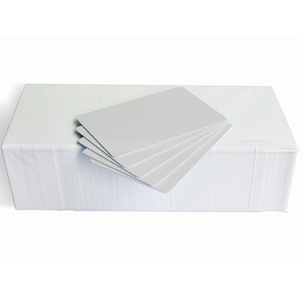 plastové karty biele s potlačou